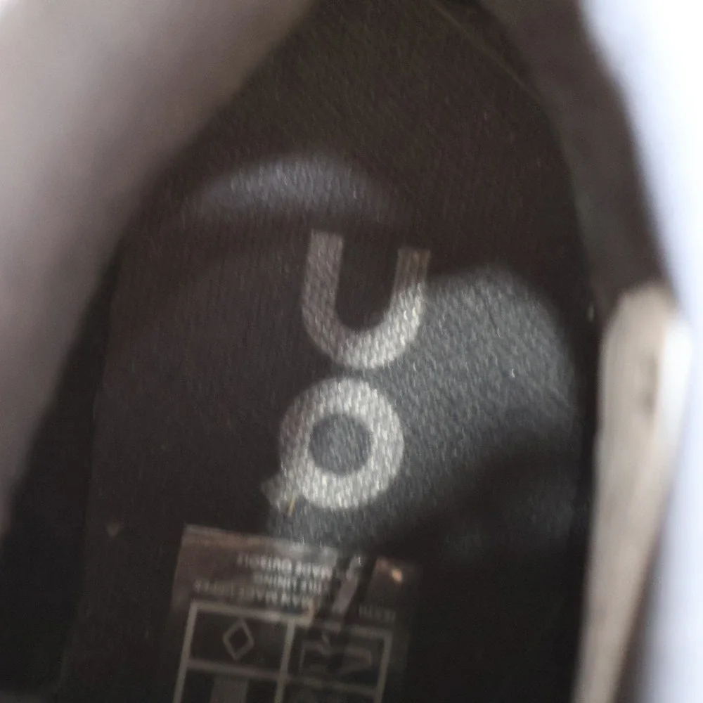 On The Roger Sneakers Womens Size 6.5 Black White Mid Top Athletic Casual